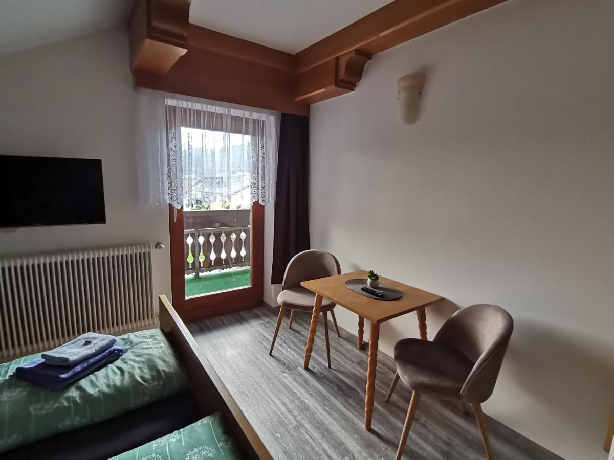 Haus Bergblick Fruehstueckspension Oberort ภายนอก รูปภาพ